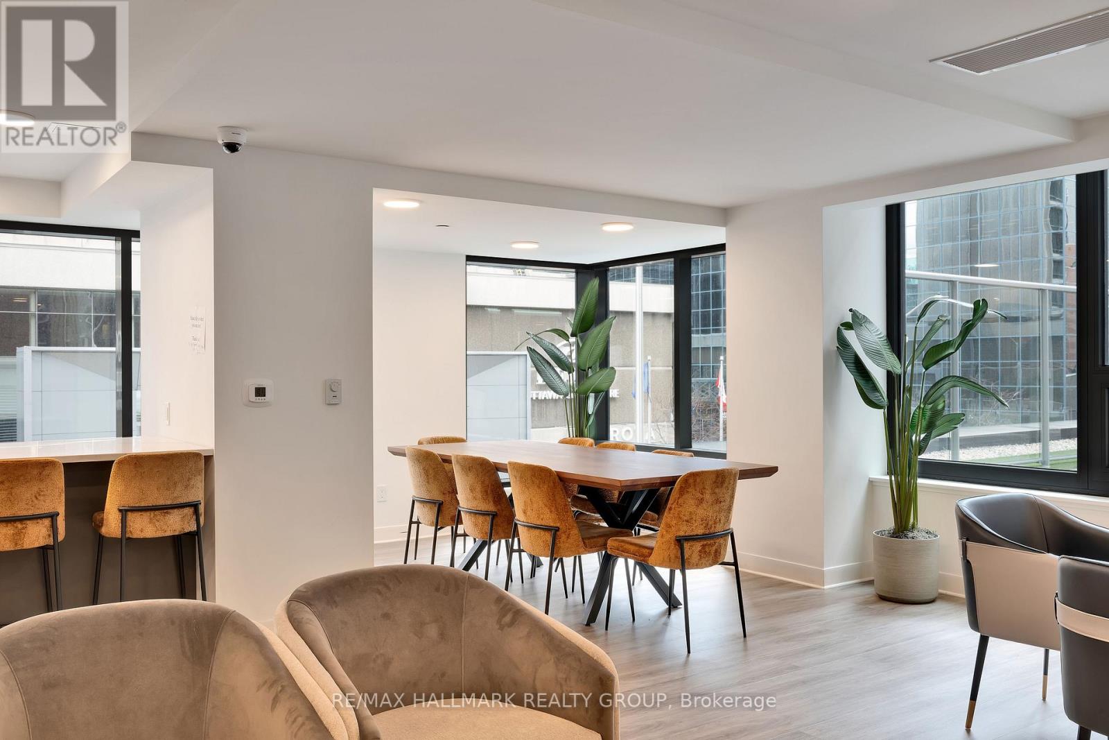 401 - 340 Queen Street