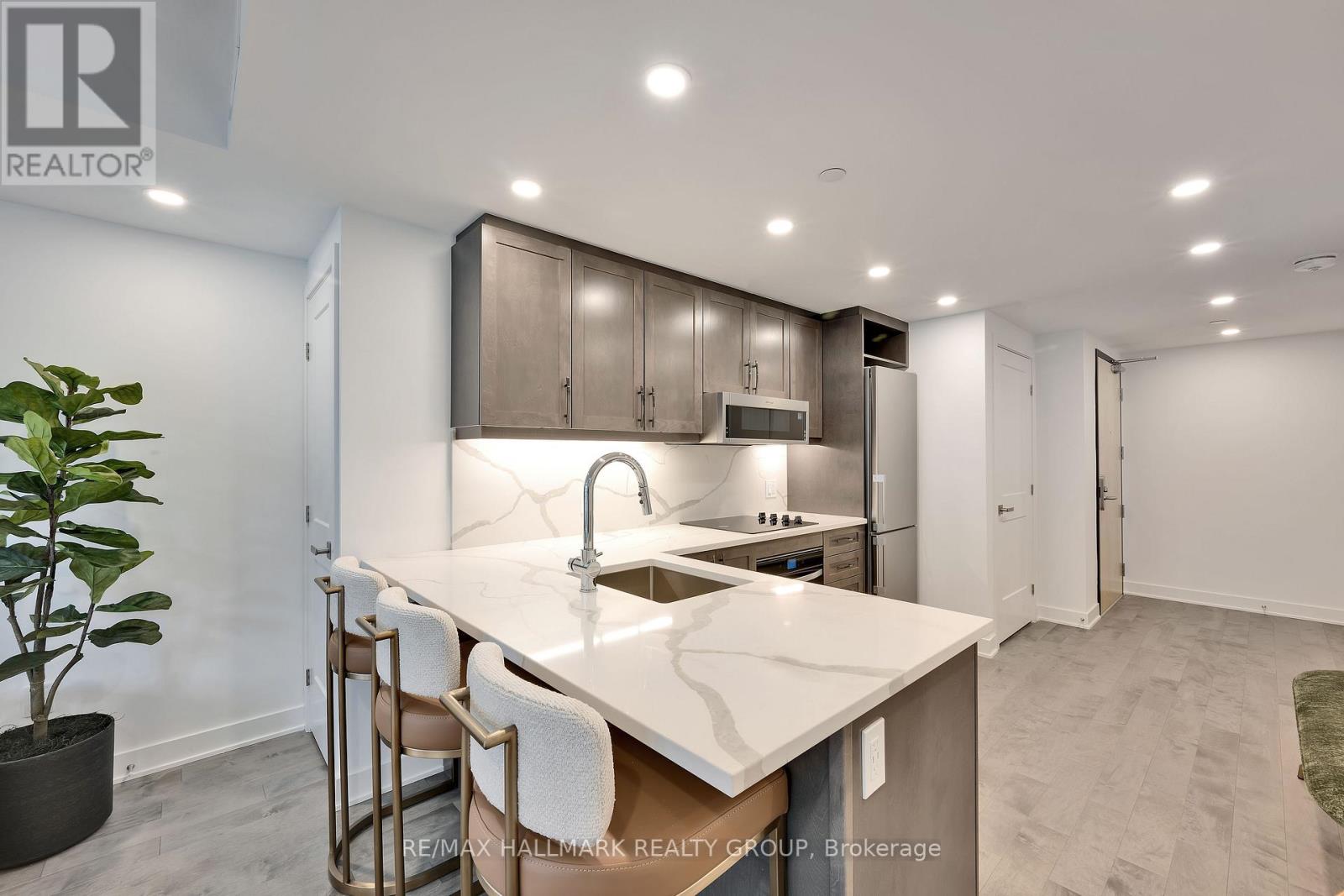 401 - 340 Queen Street