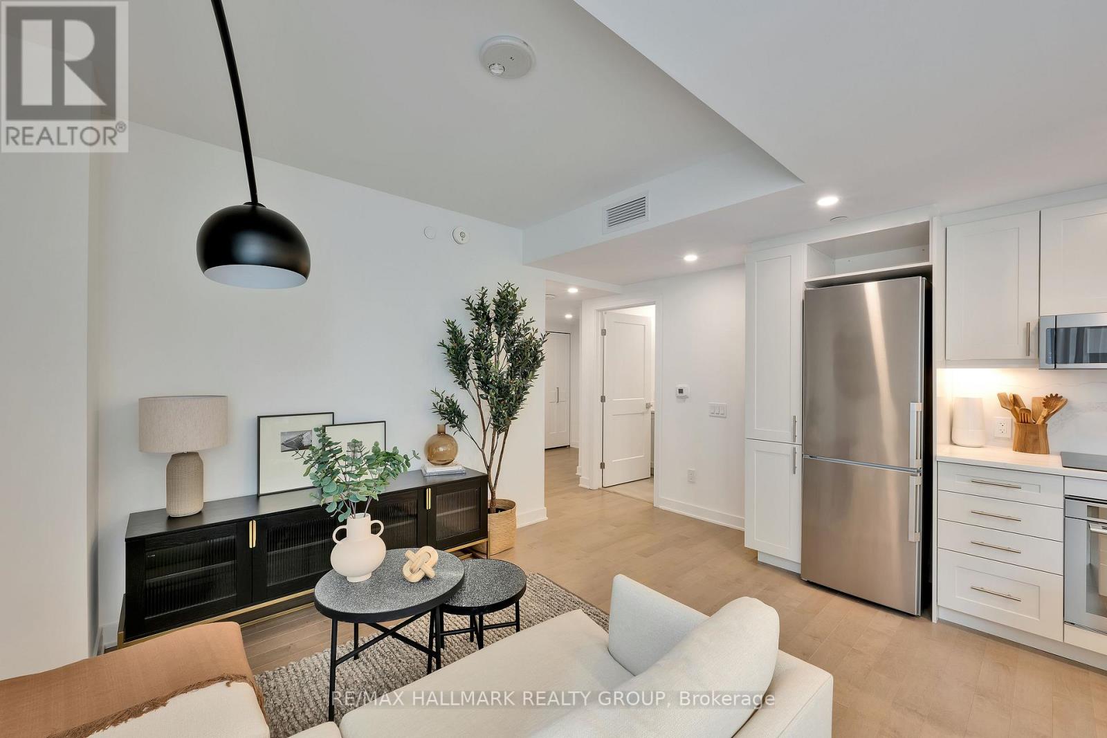 1406 - 340 Queen Street