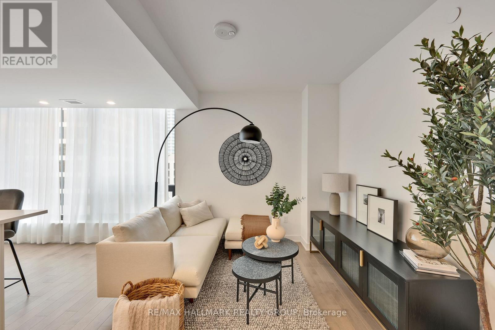 1406 - 340 Queen Street