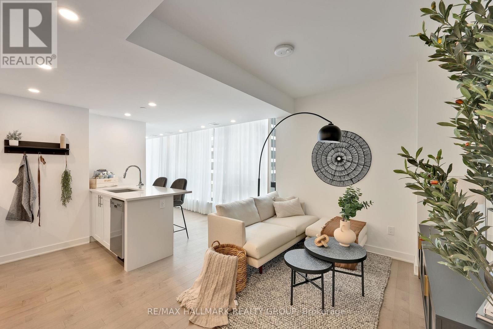 1406 - 340 Queen Street