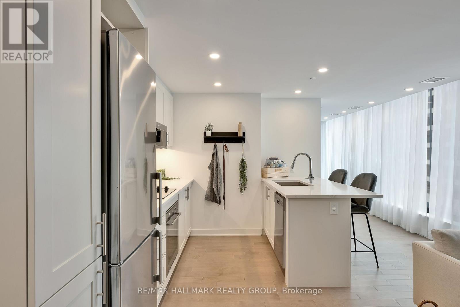 1406 - 340 Queen Street