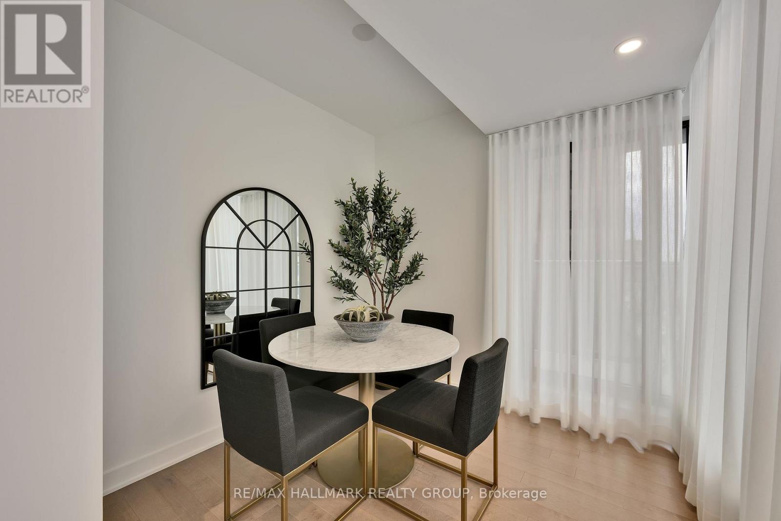 1406 - 340 Queen Street