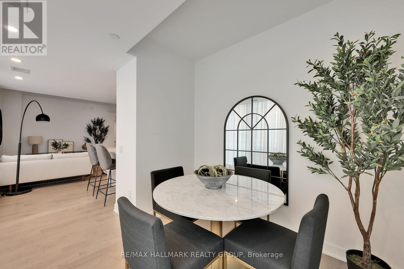 1406 - 340 Queen Street