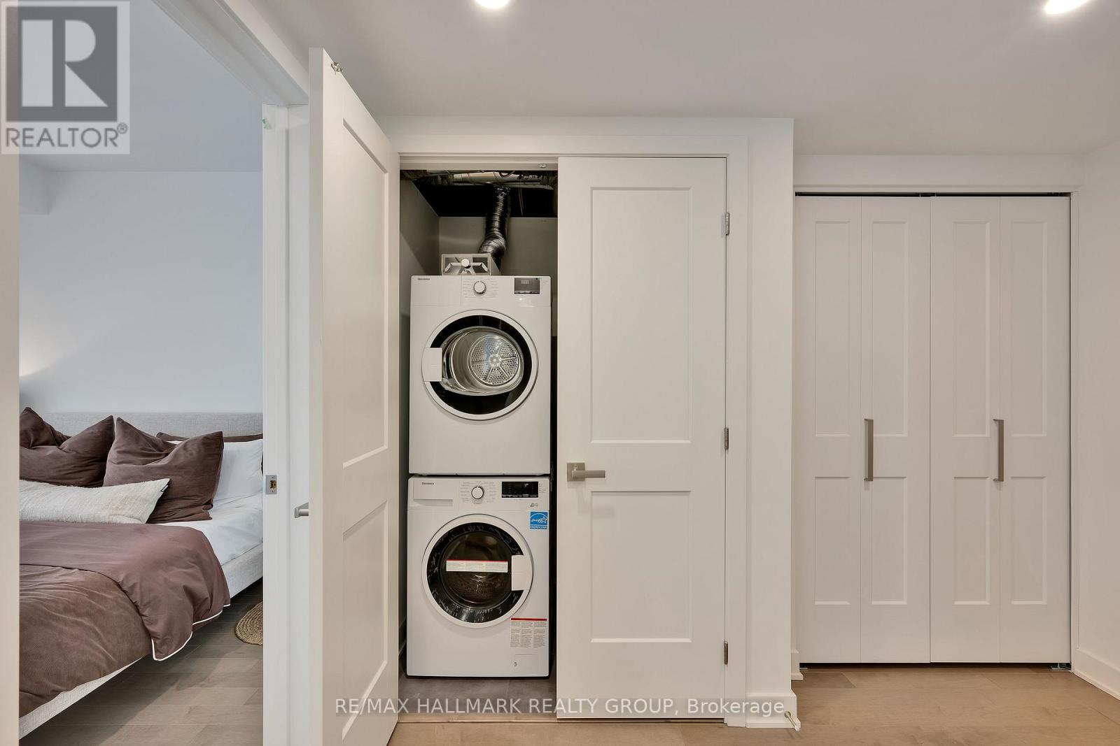 1406 - 340 Queen Street