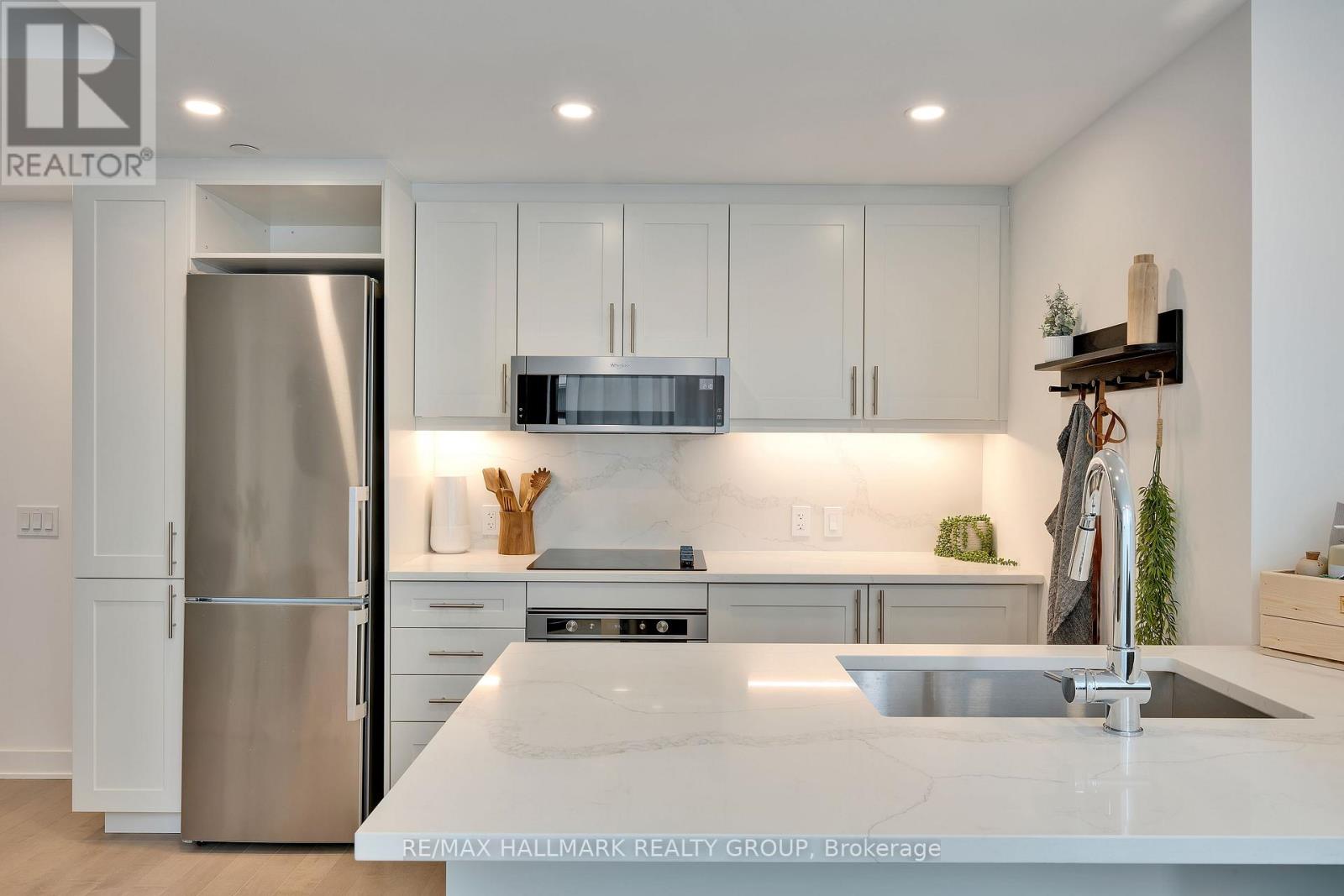 406 - 340 Queen Street