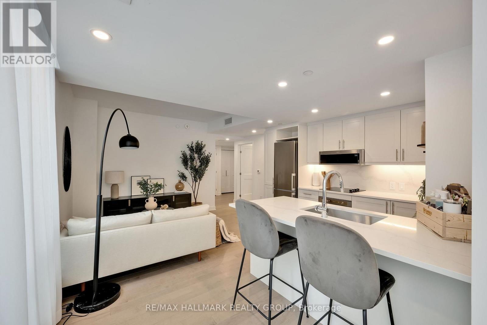 406 - 340 Queen Street