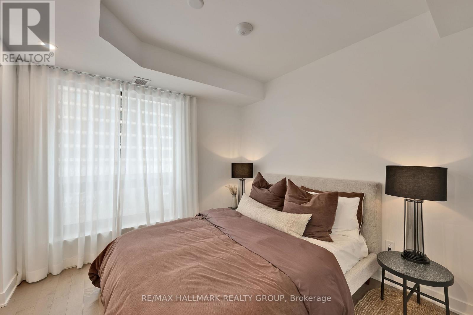 406 - 340 Queen Street