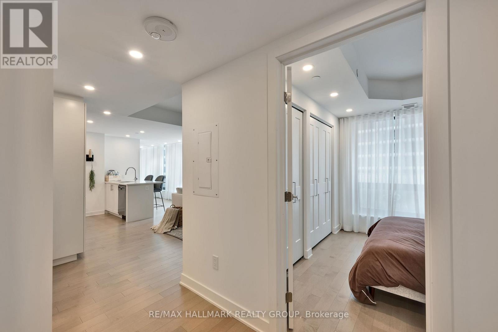 406 - 340 Queen Street