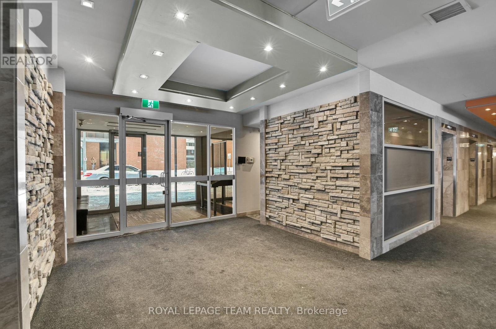 1407 - 470 Laurier Avenue W