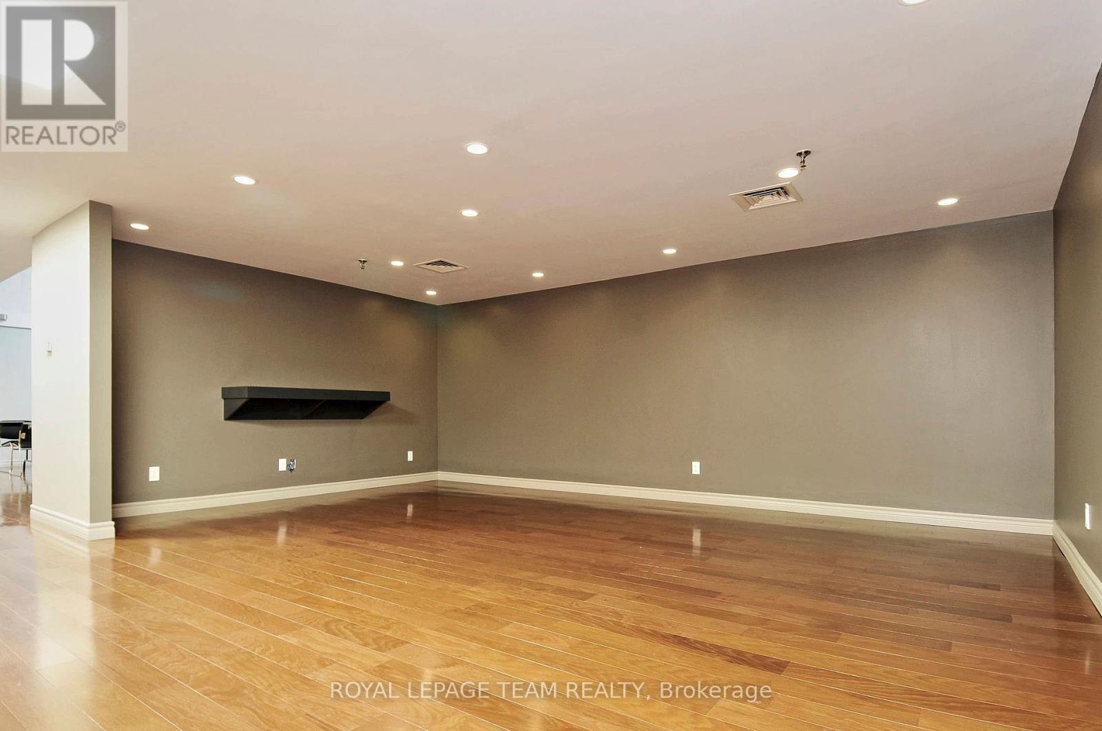 1407 - 470 Laurier Avenue W