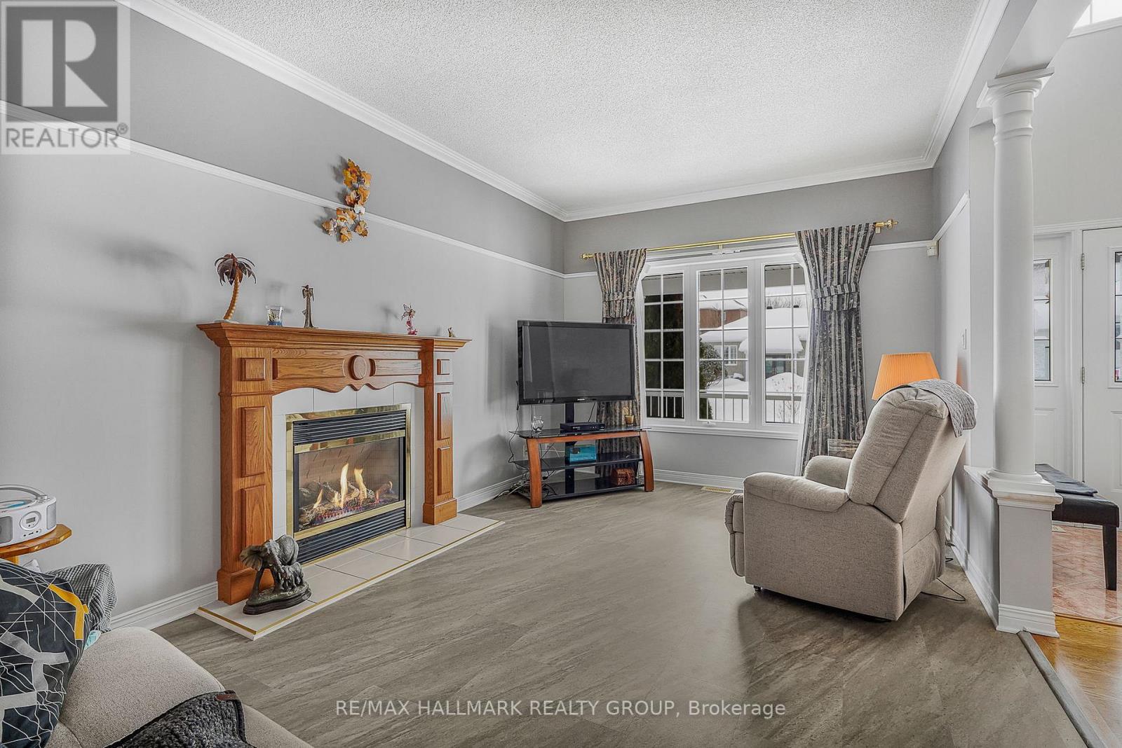 1103 Des Pins Avenue