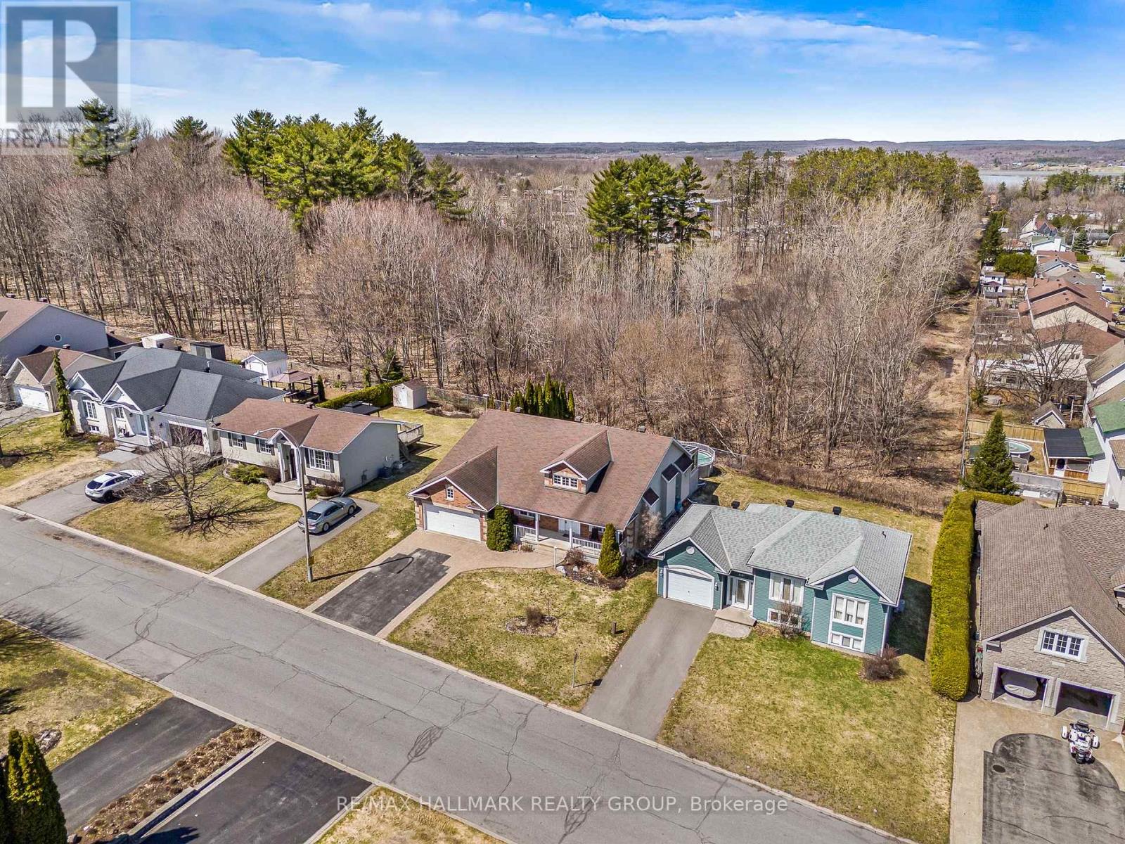 1103 Des Pins Avenue