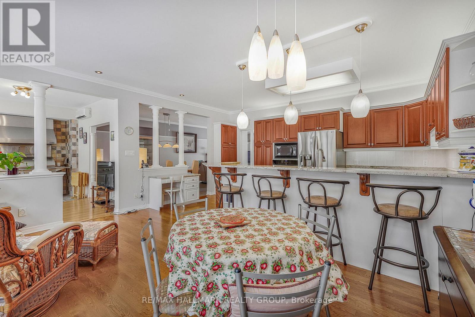 1103 Des Pins Avenue