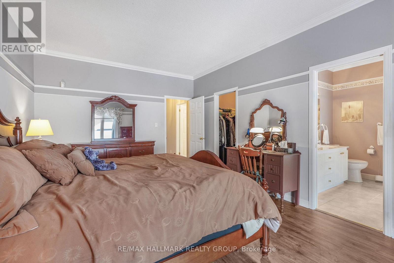 1103 Des Pins Avenue