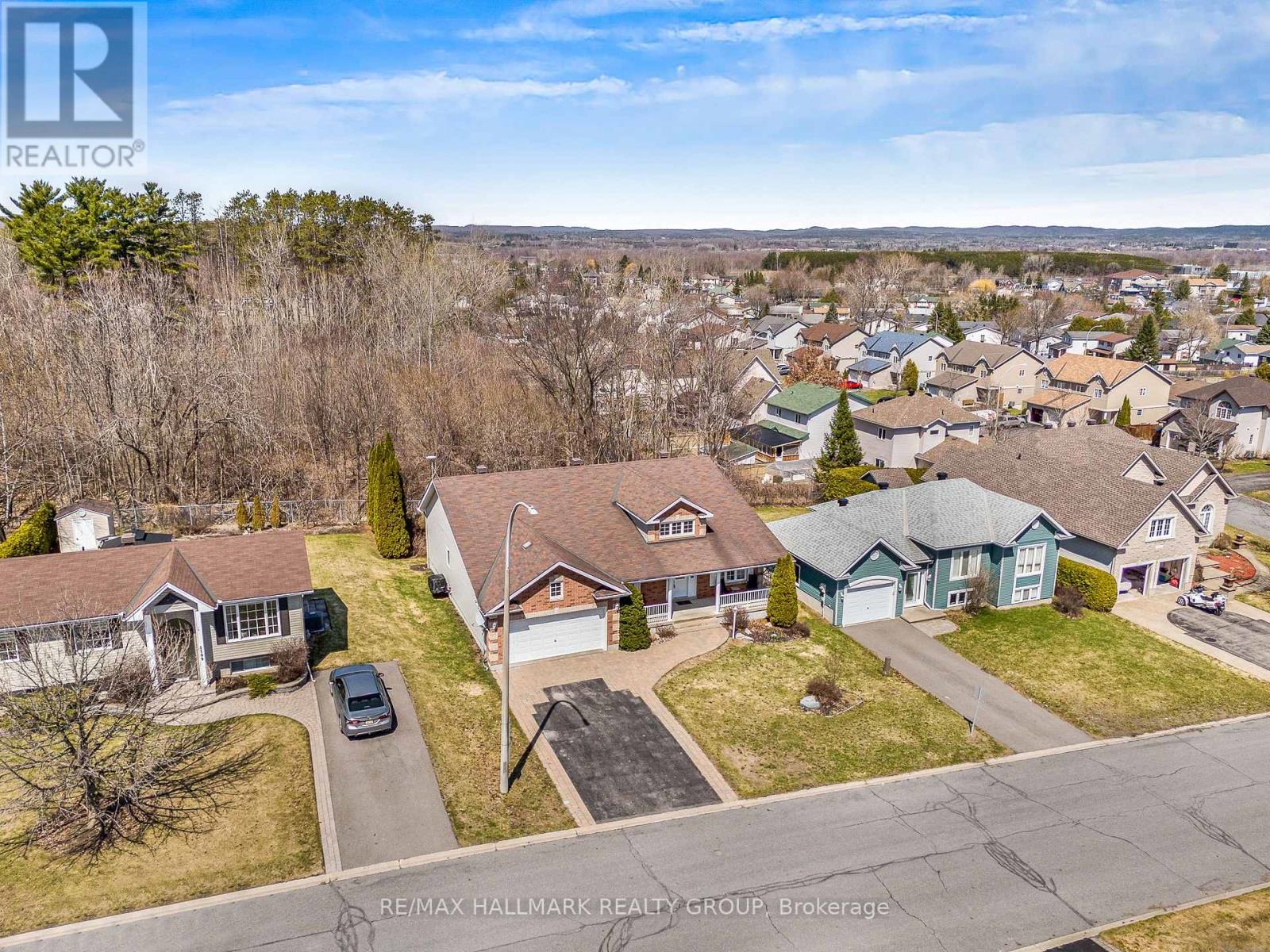 1103 Des Pins Avenue