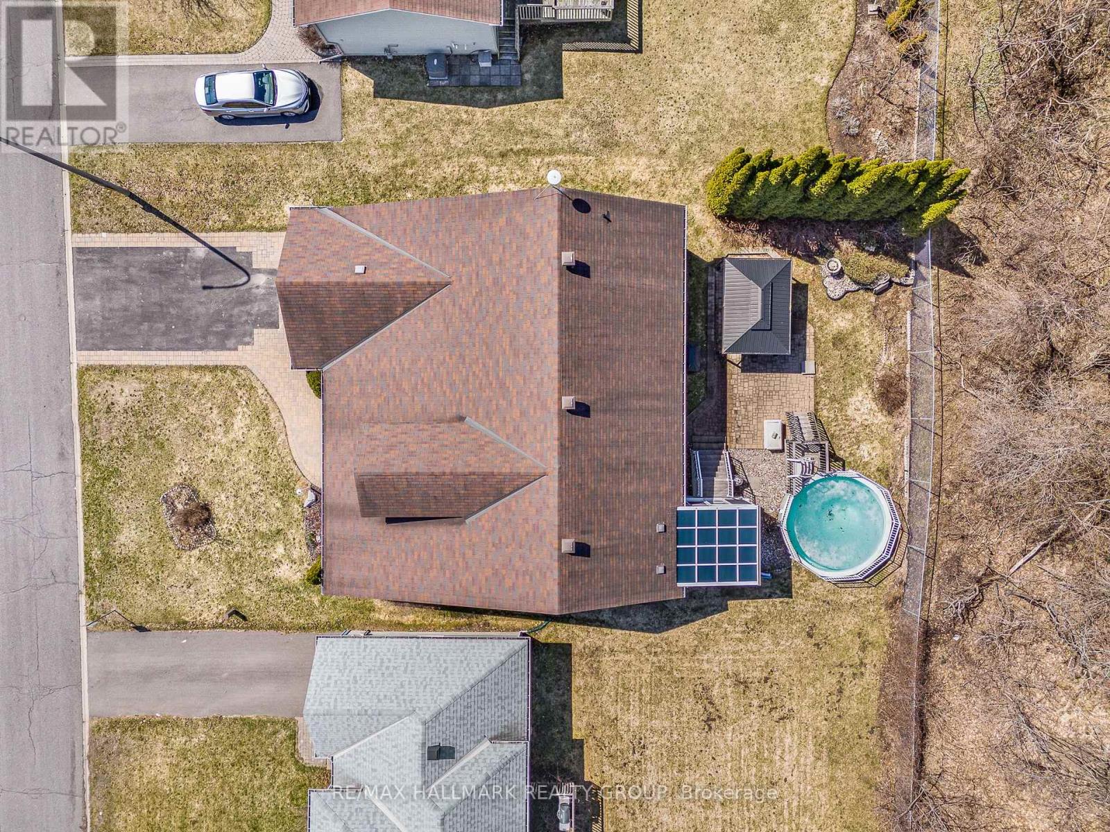 1103 Des Pins Avenue