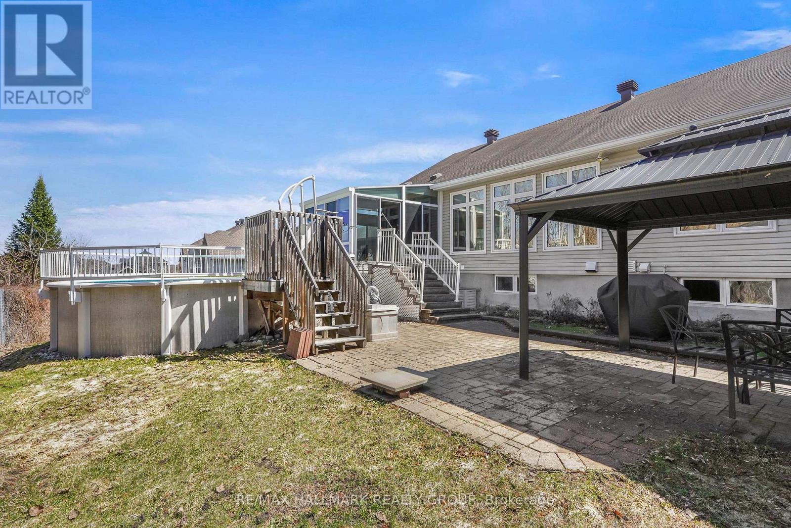 1103 Des Pins Avenue