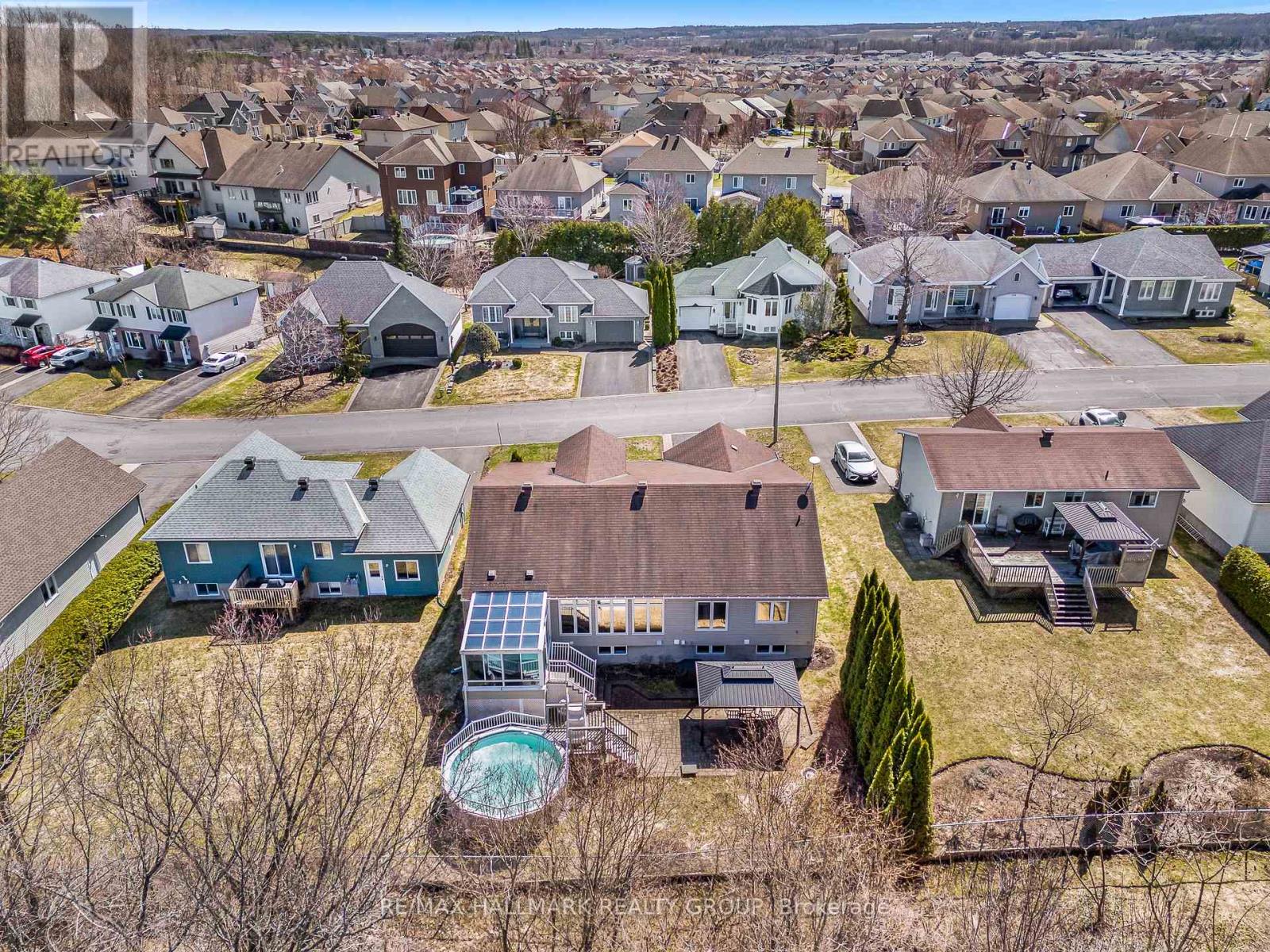 1103 Des Pins Avenue