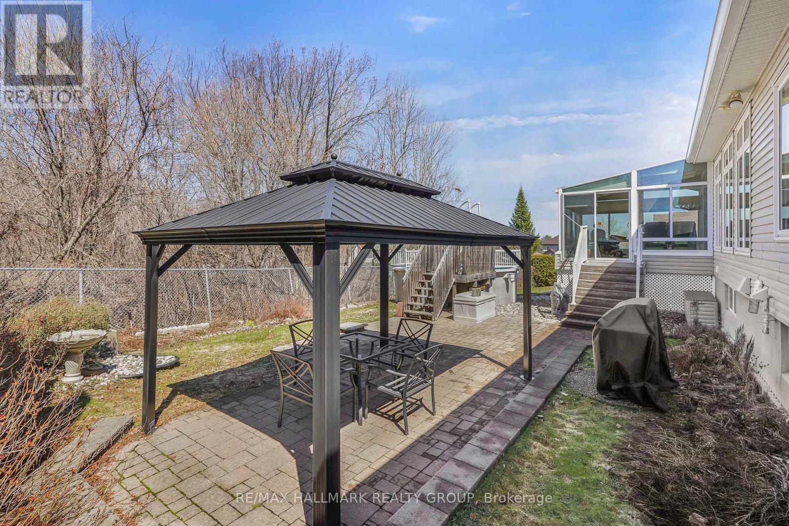 1103 Des Pins Avenue