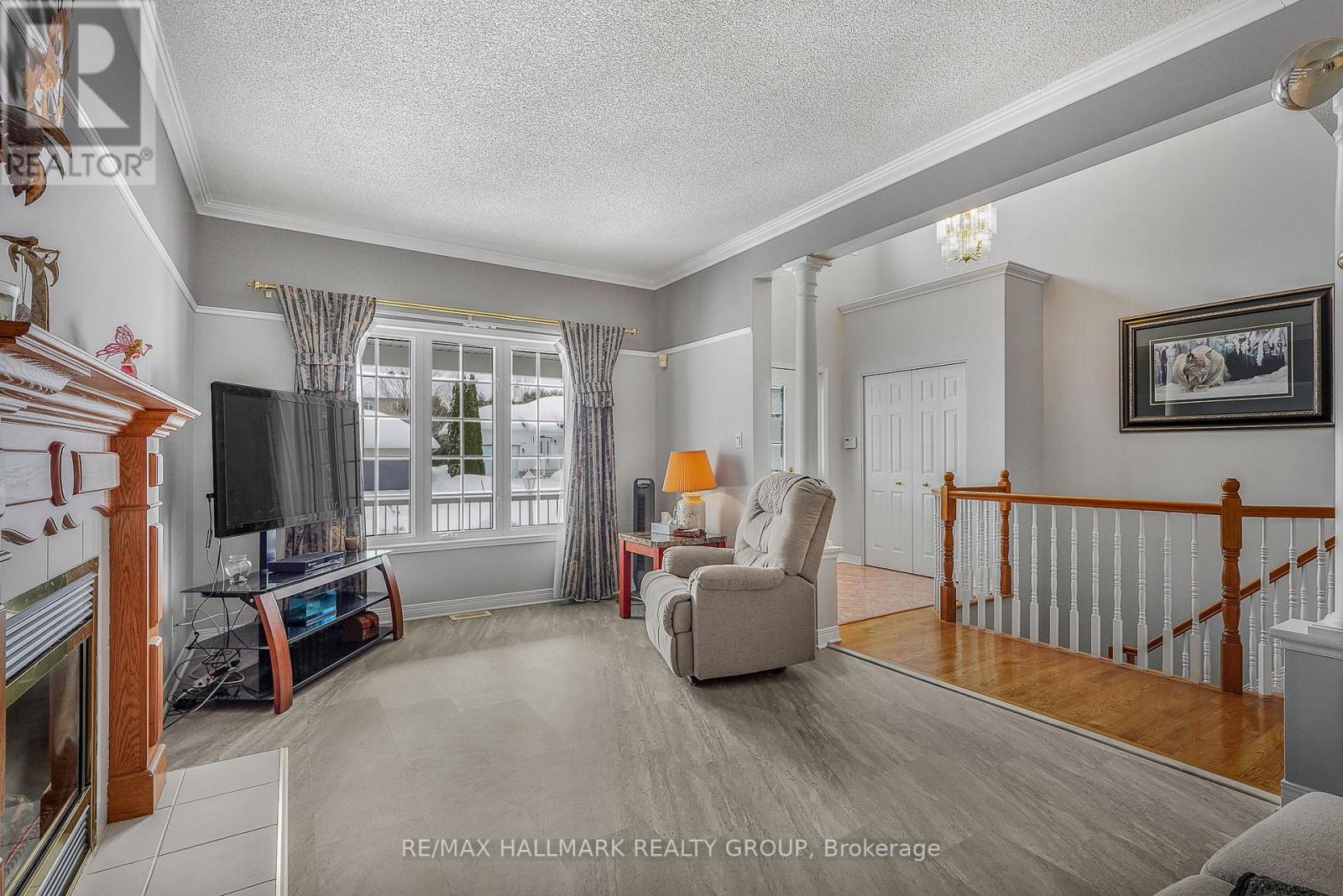 1103 Des Pins Avenue