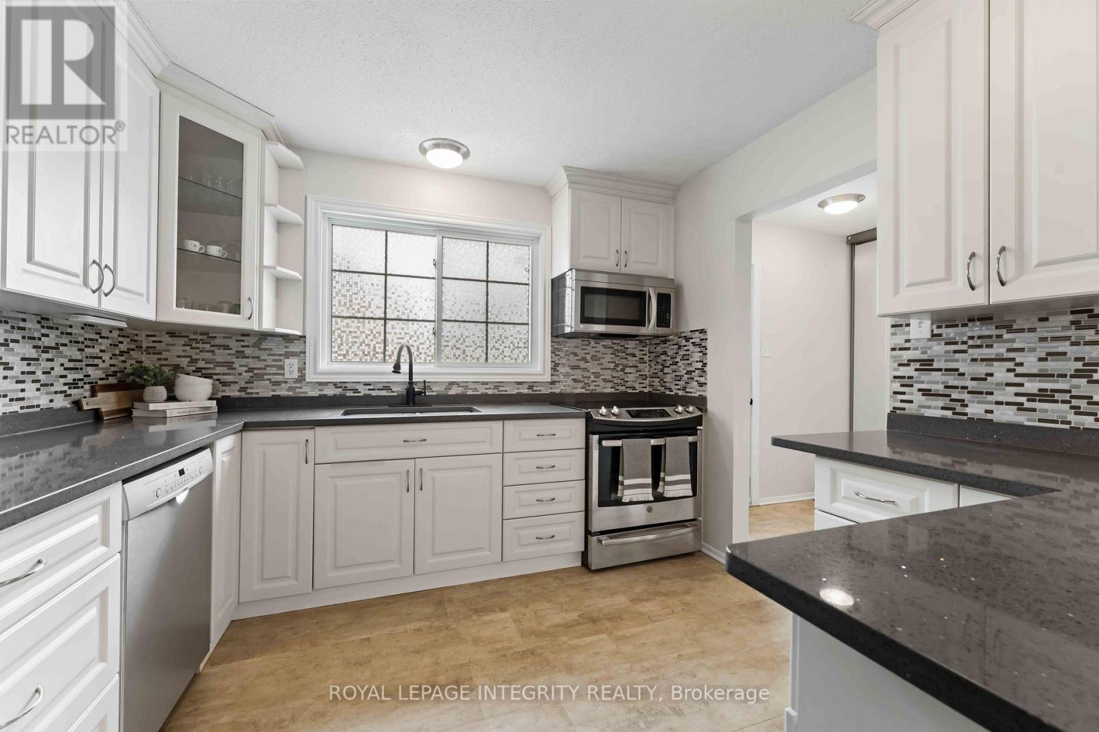 19 - 1585 Heron Road