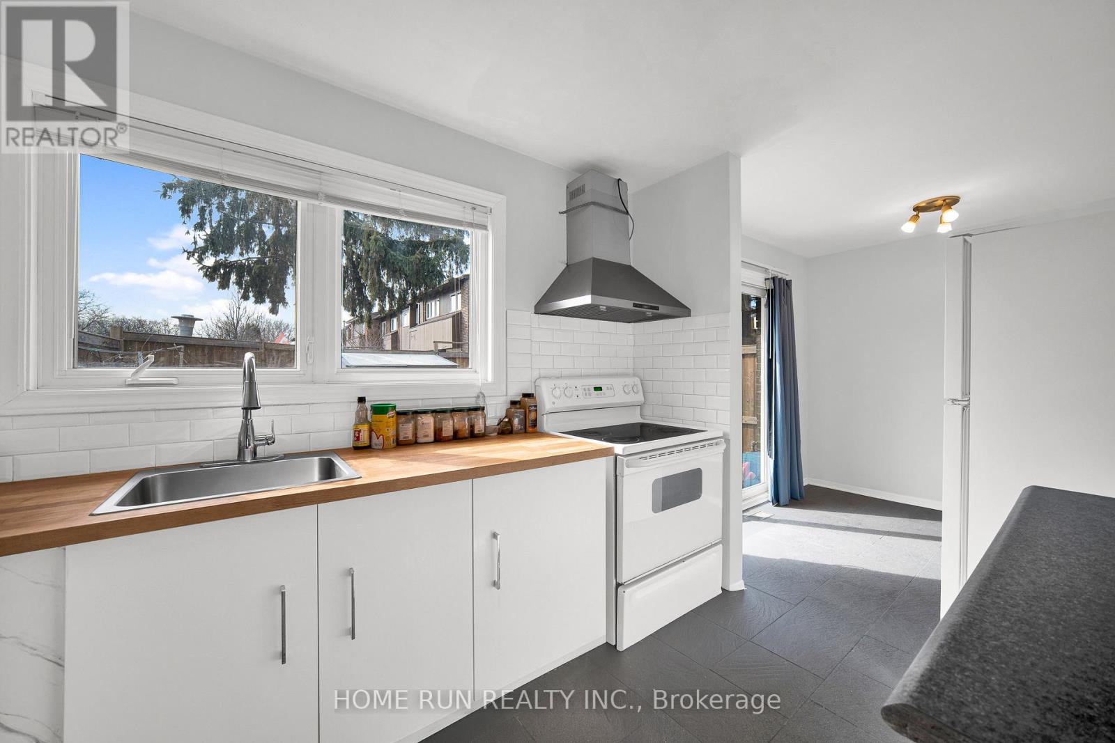 4 - 2111 Montreal Road