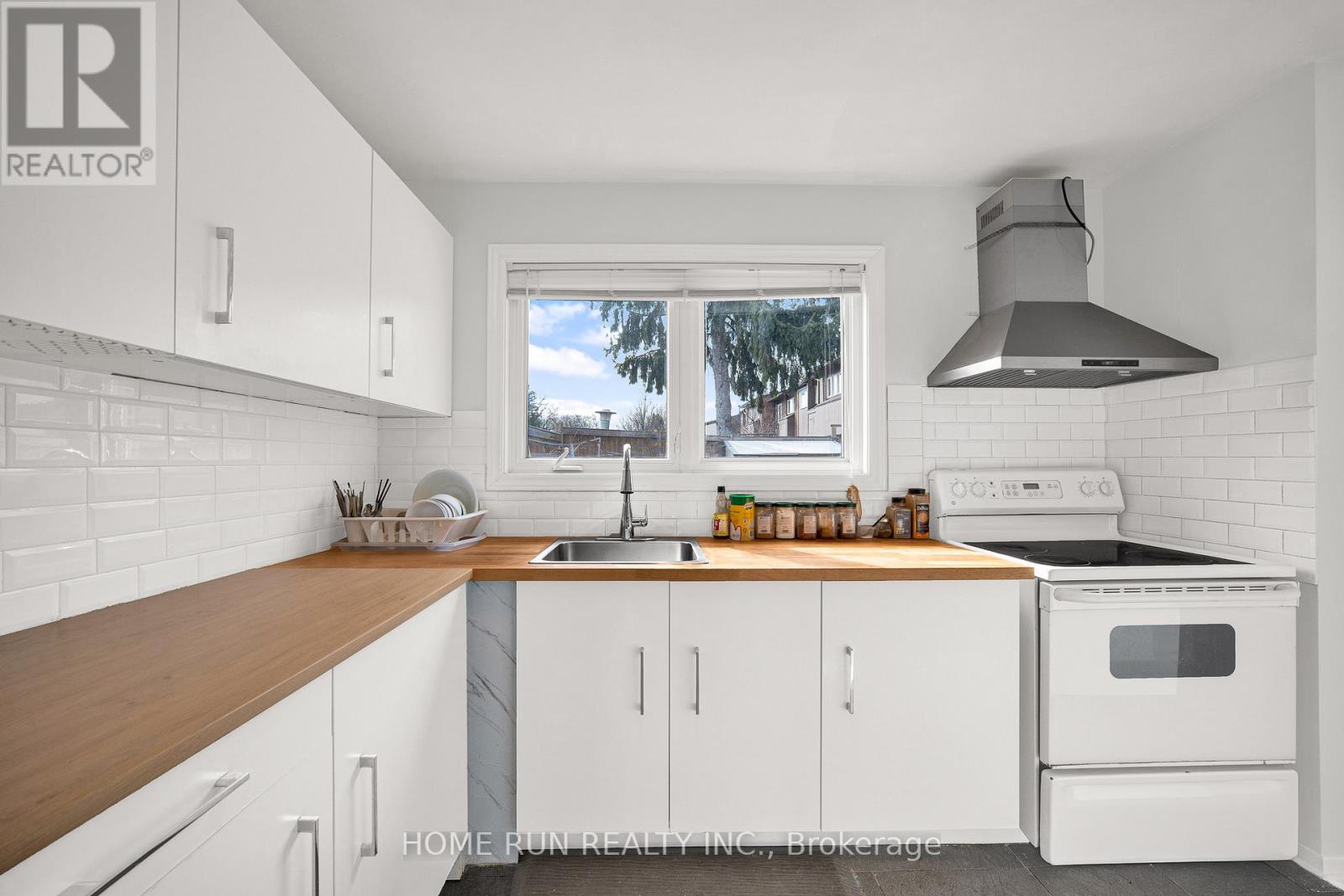 4 - 2111 Montreal Road