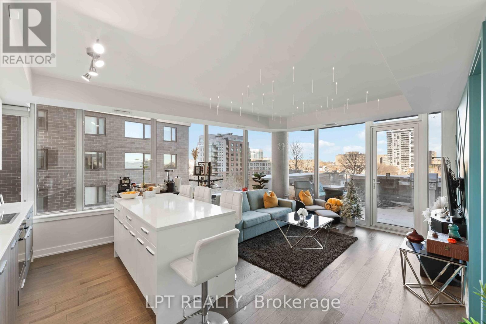 307 - 111 Champagne Avenue S