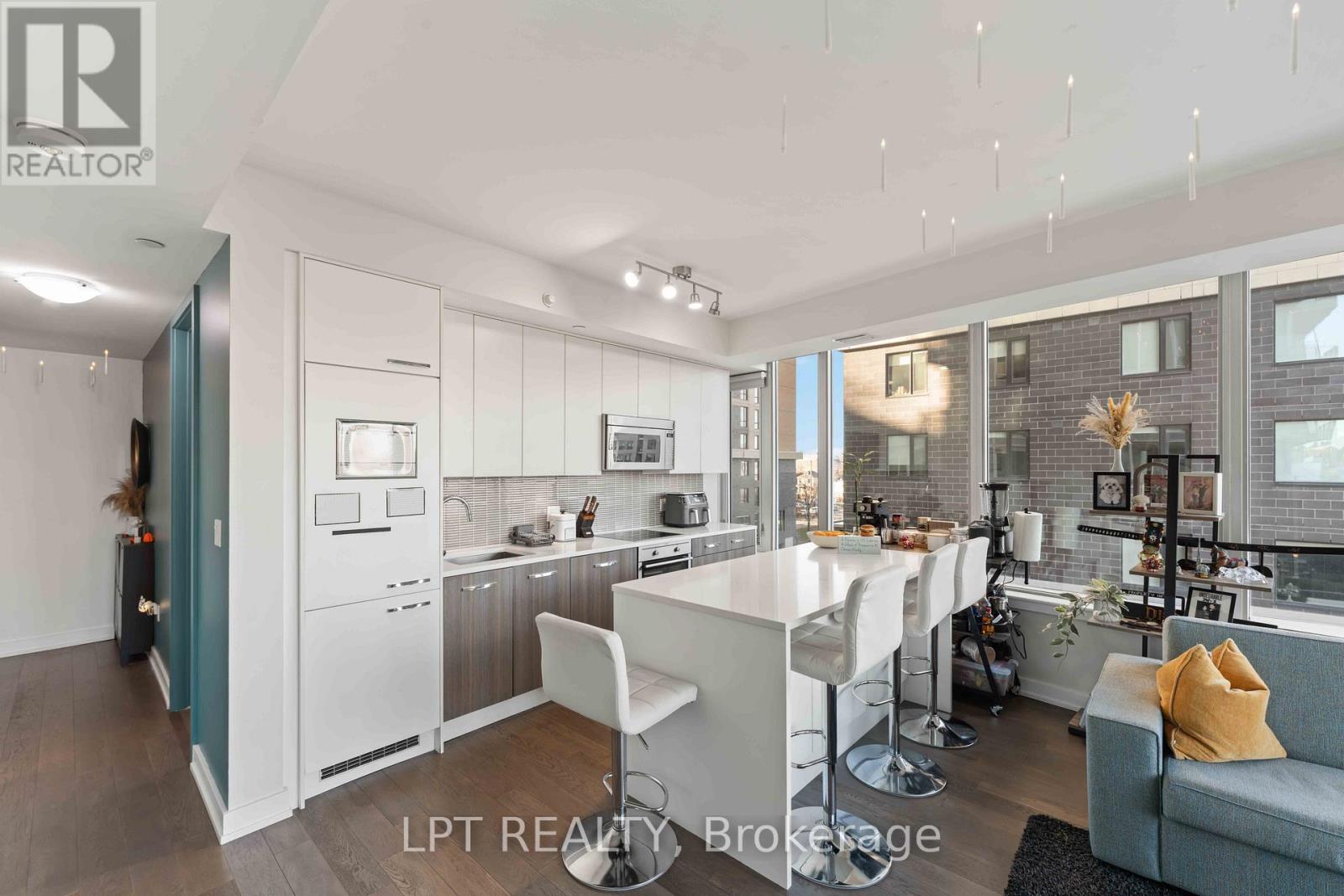 307 - 111 Champagne Avenue S