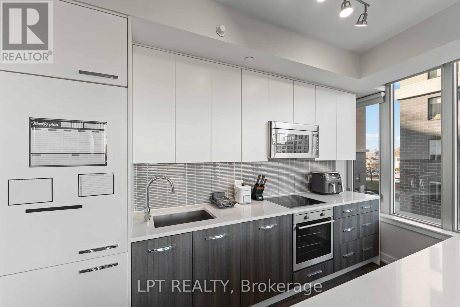 307 - 111 Champagne Avenue S