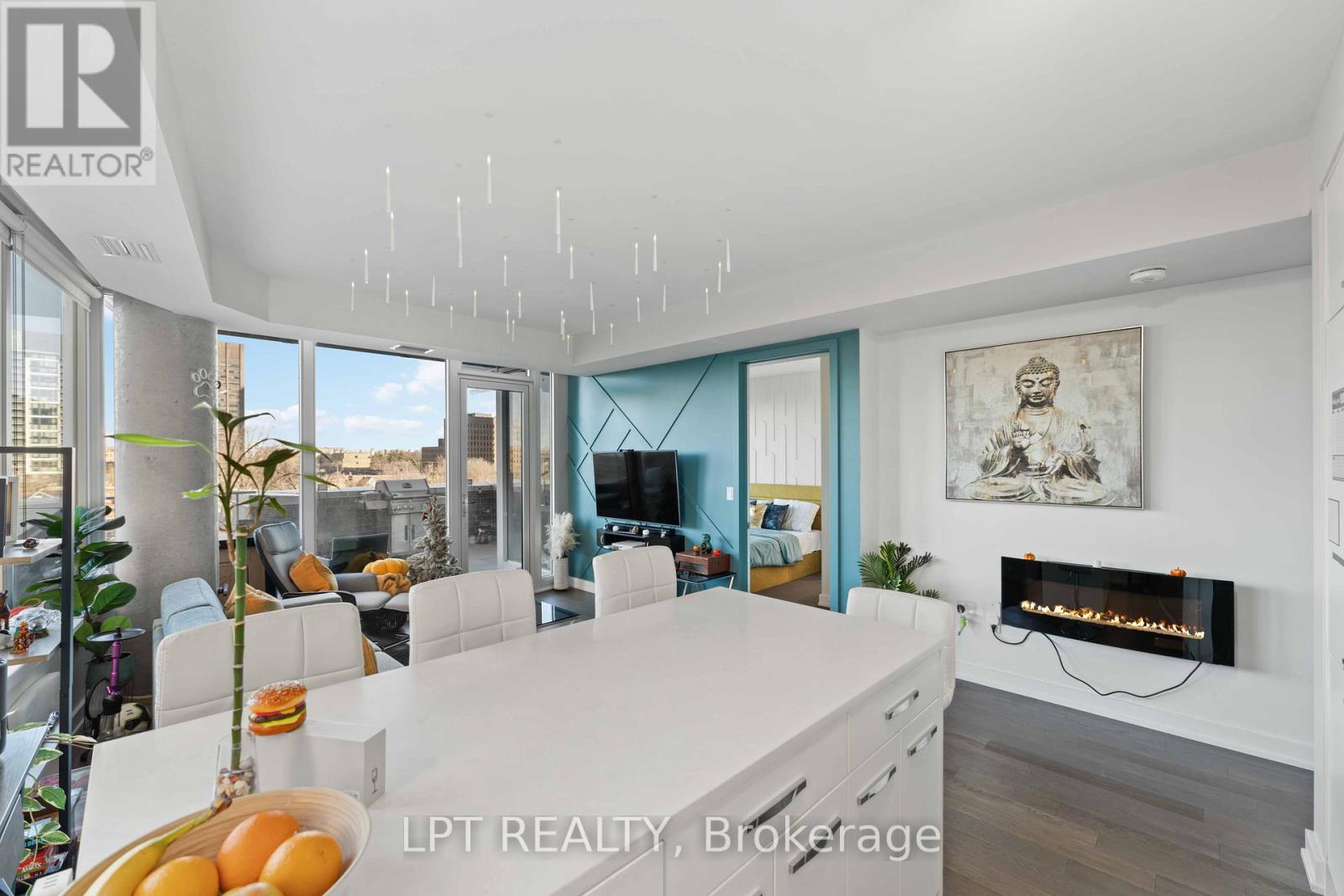 307 - 111 Champagne Avenue S