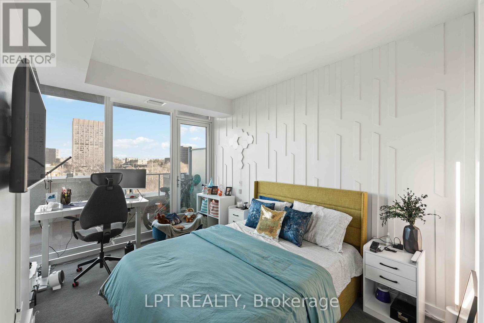 307 - 111 Champagne Avenue S