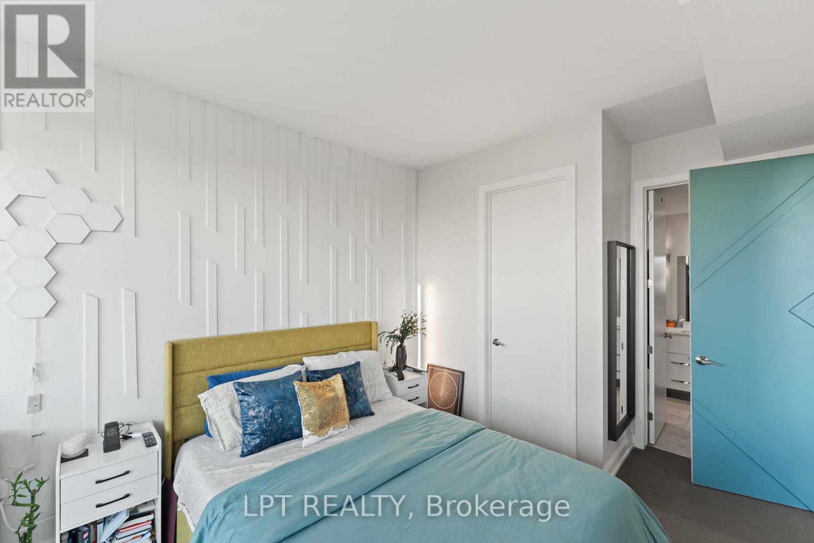 307 - 111 Champagne Avenue S