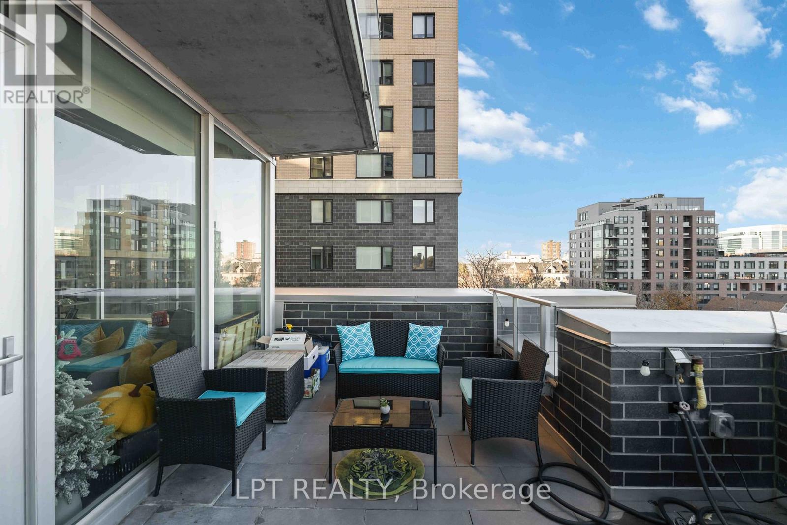 307 - 111 Champagne Avenue S