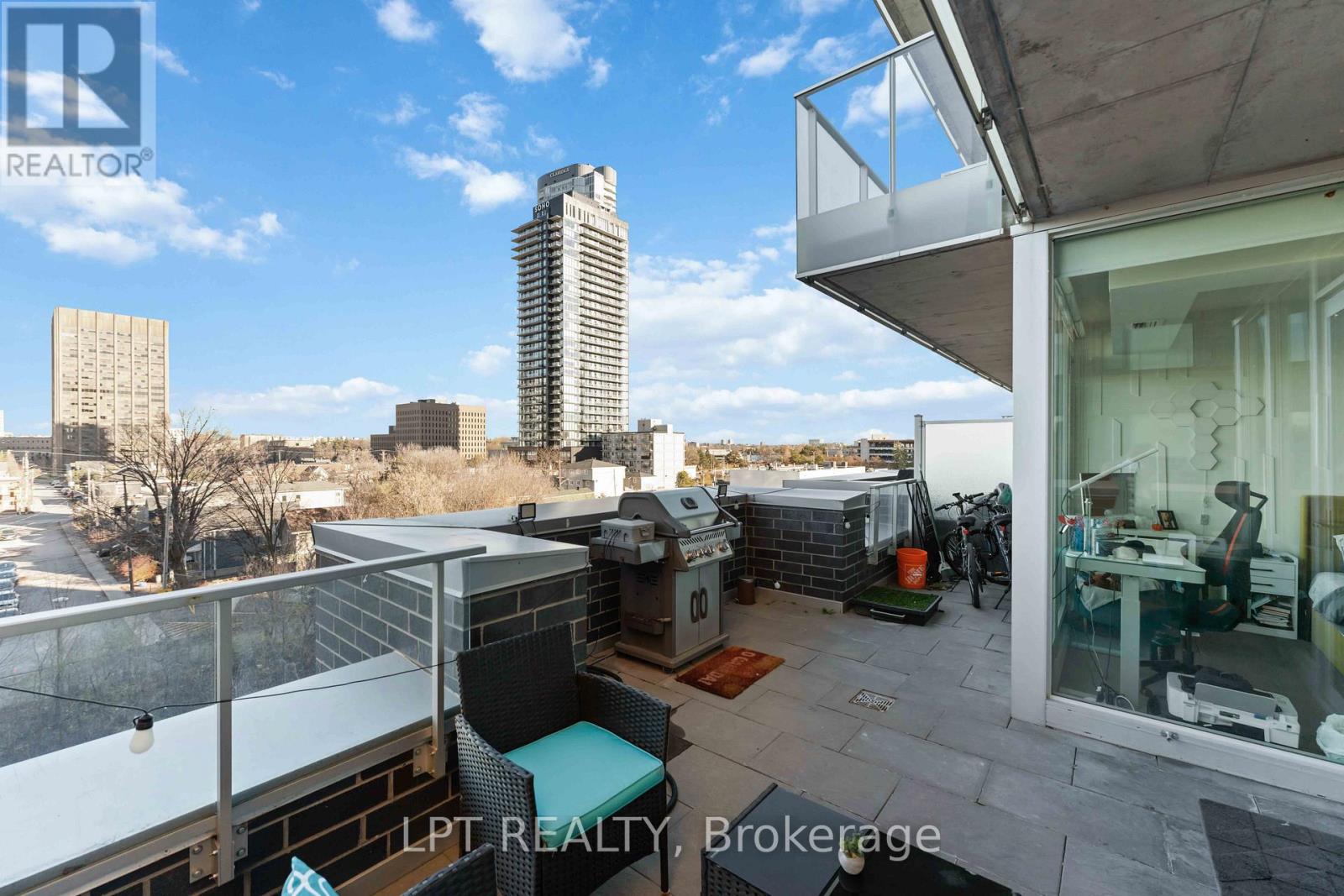 307 - 111 Champagne Avenue S