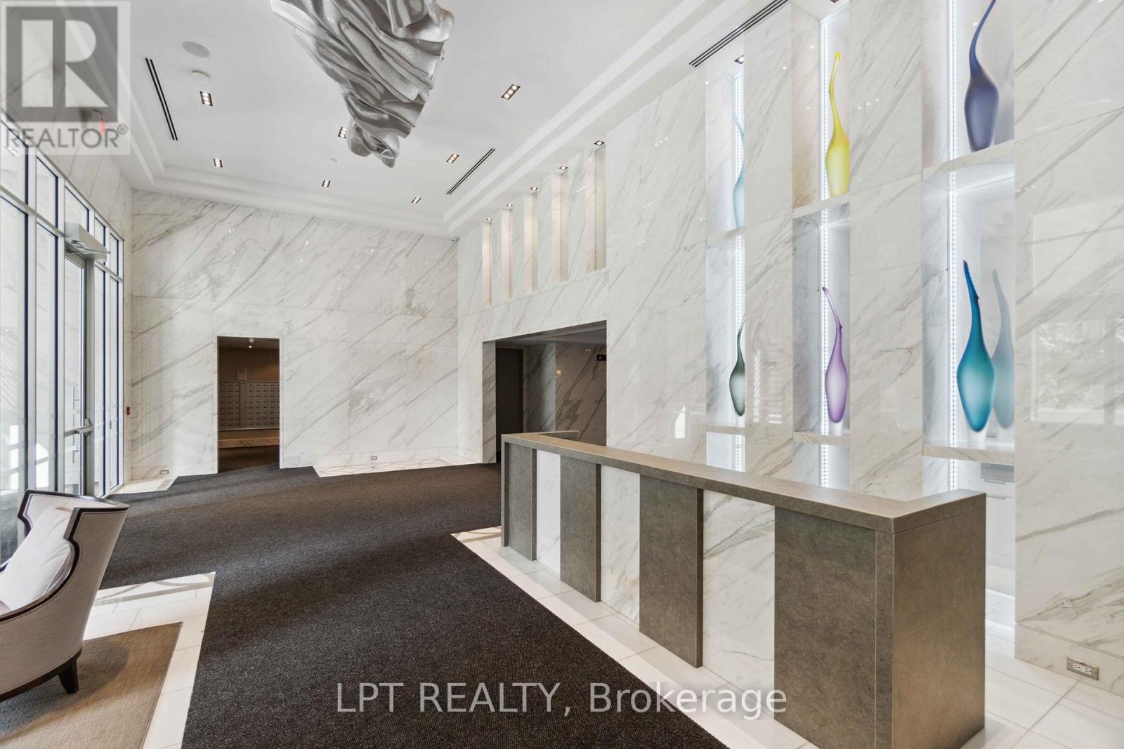 307 - 111 Champagne Avenue S