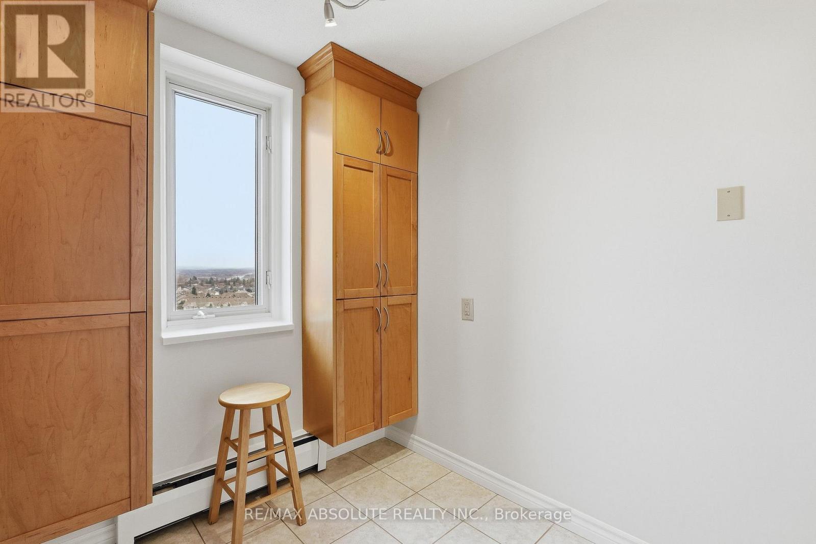 1010 - 915 Elmsmere Road