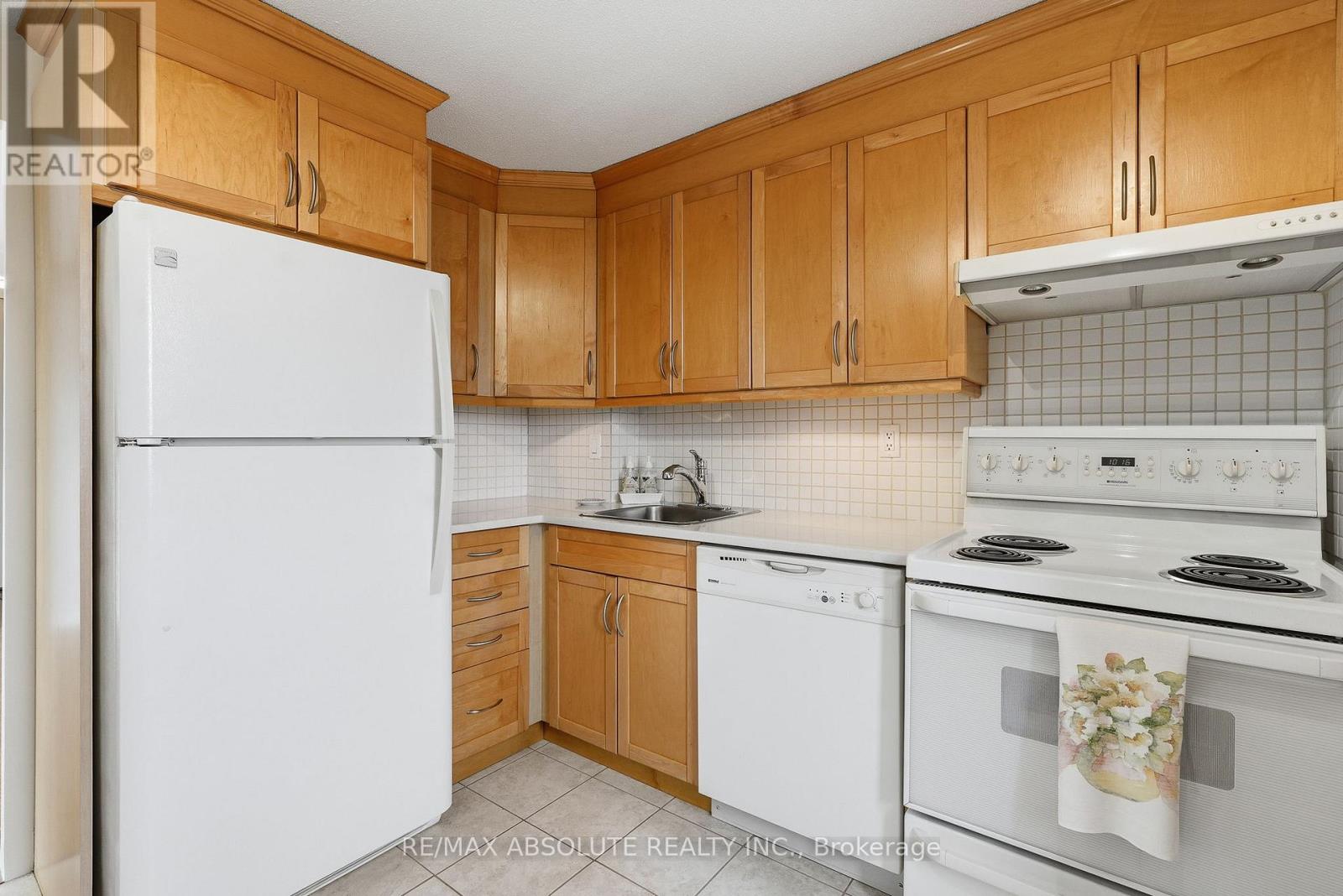 1010 - 915 Elmsmere Road