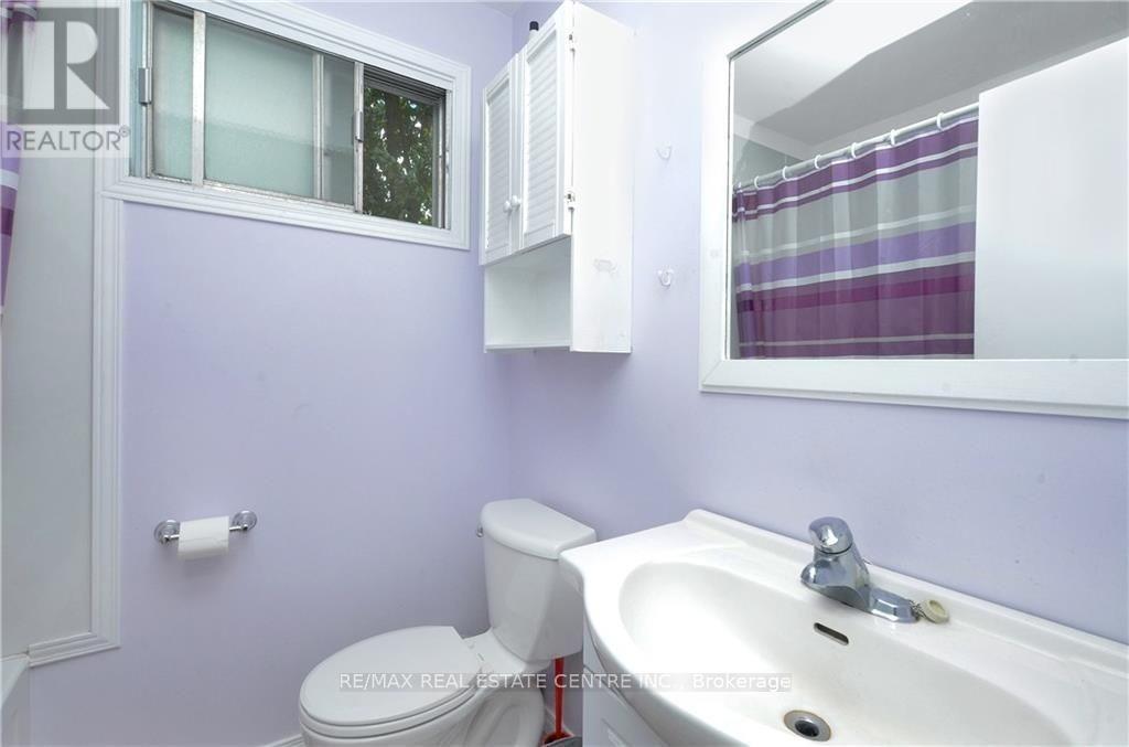 960 Meadowlands Drive