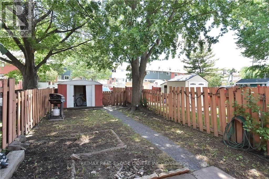 960 Meadowlands Drive