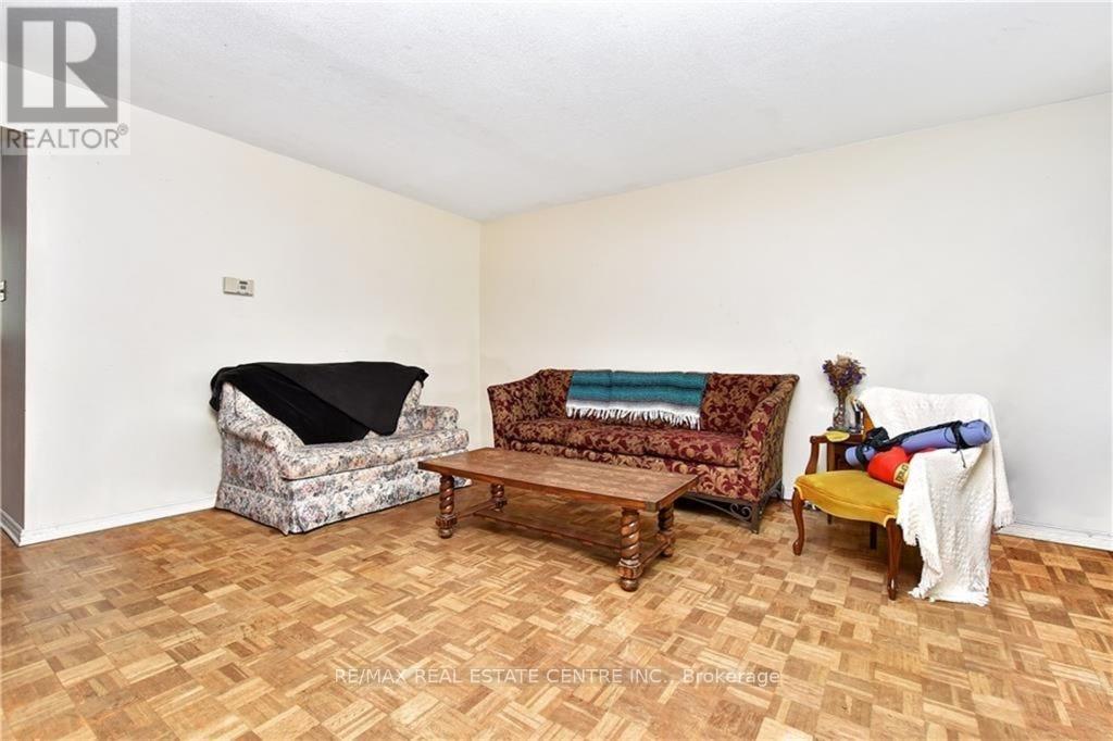 960 Meadowlands Drive