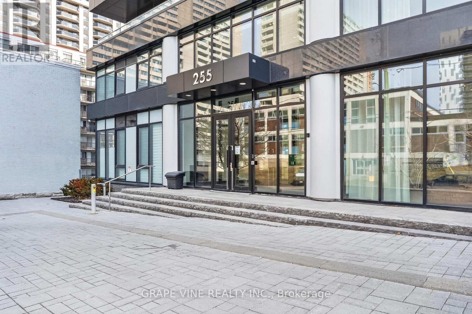 1010 - 255 Bay Street