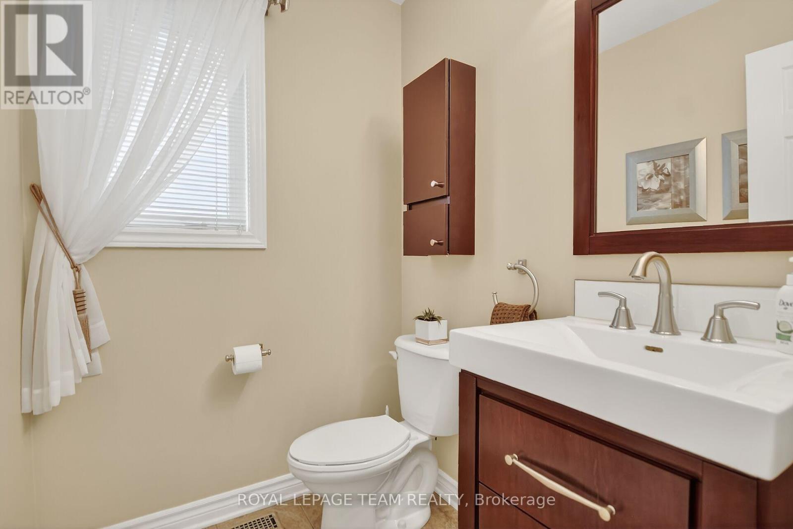 210 Hunterbrook Street N