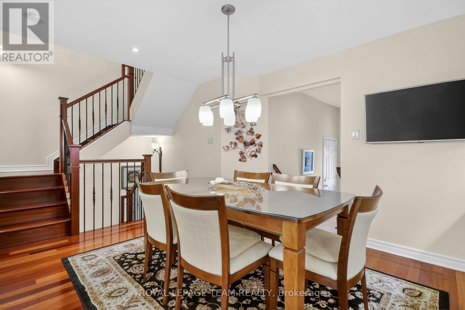 210 Hunterbrook Street N