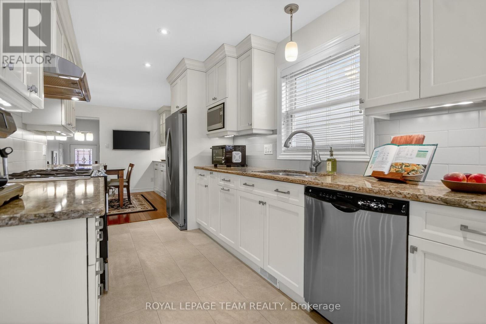 210 Hunterbrook Street N