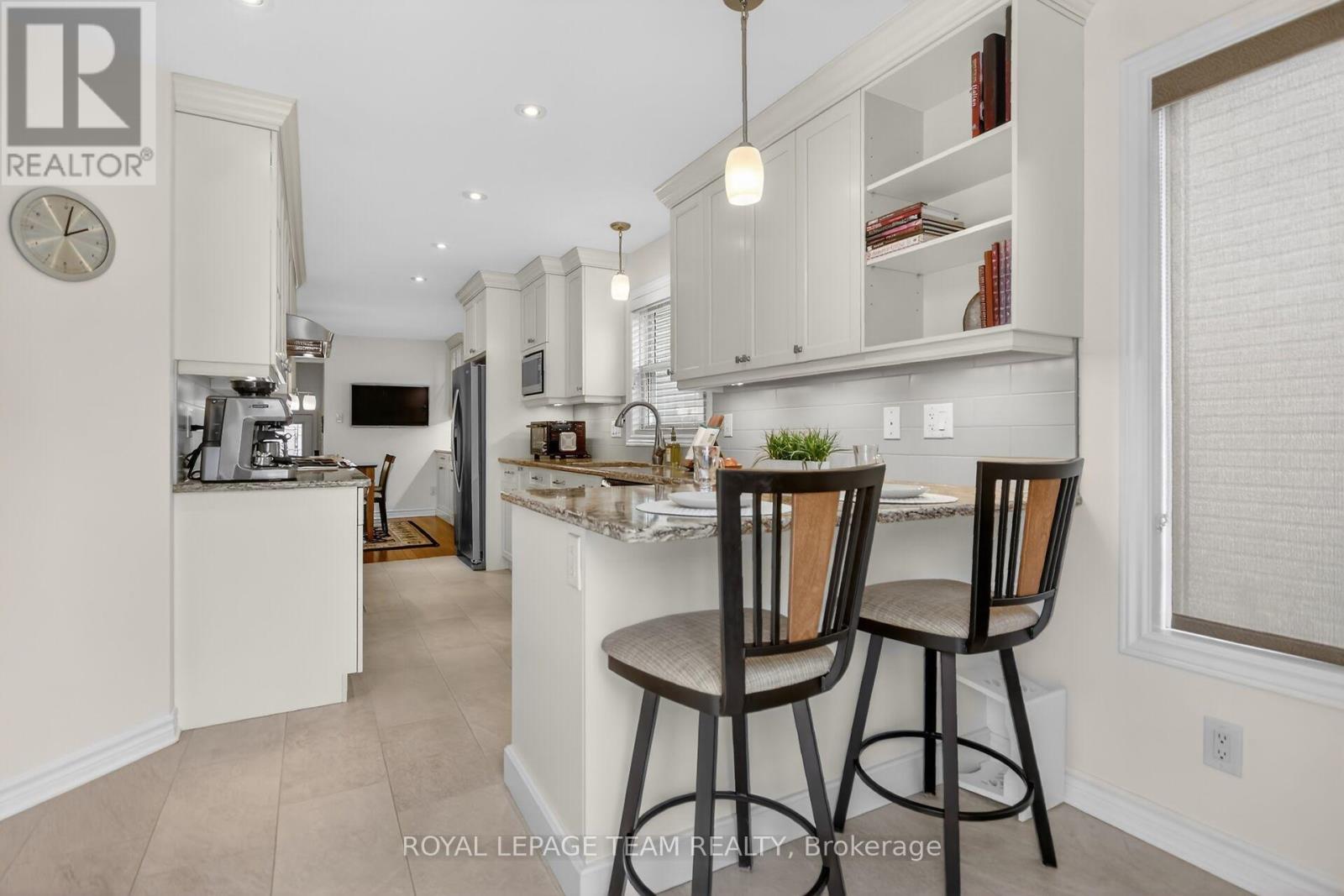 210 Hunterbrook Street N