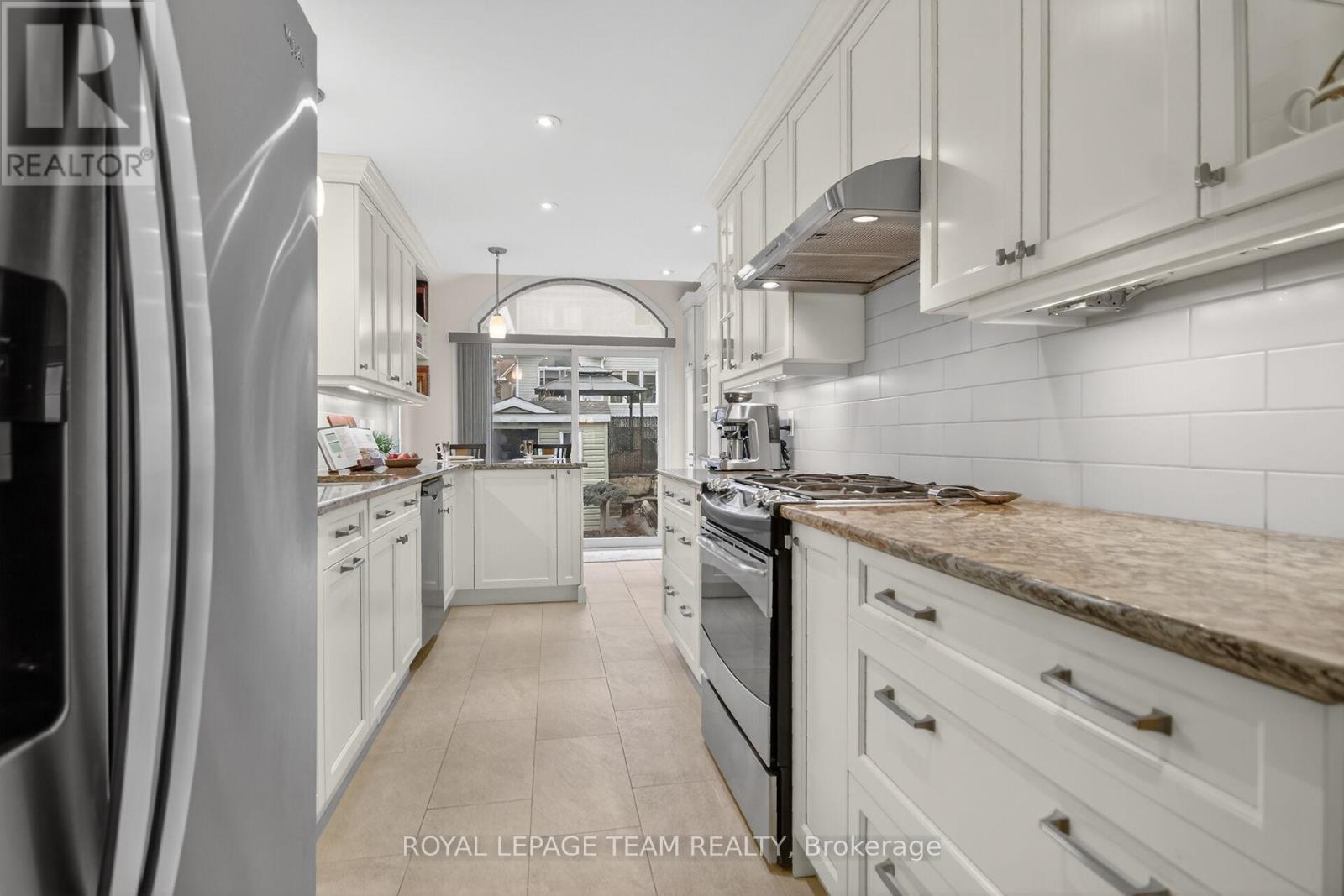 210 Hunterbrook Street N