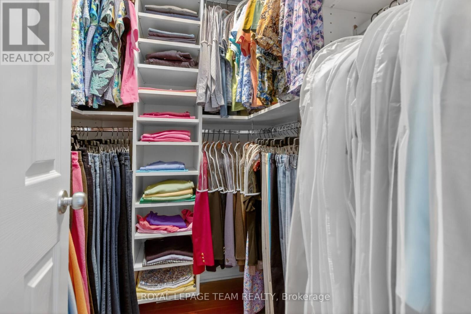 210 Hunterbrook Street N