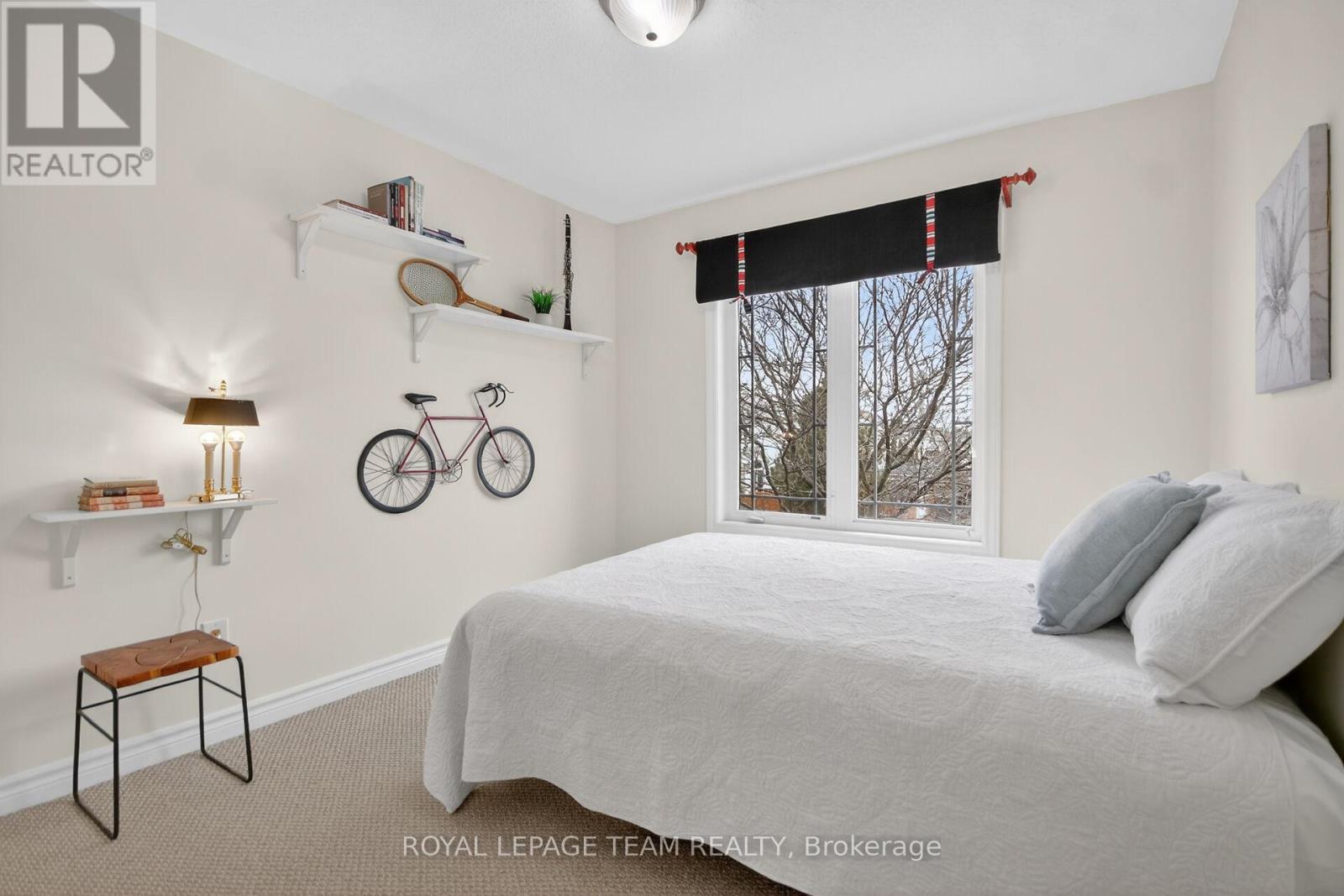 210 Hunterbrook Street N